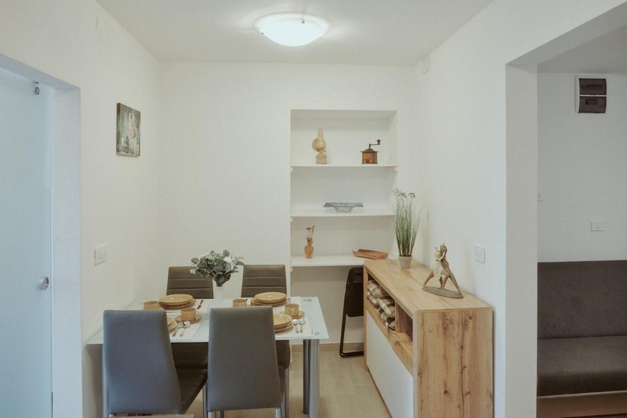 Apartments Pr' Stormanu Kanal Екстер'єр фото